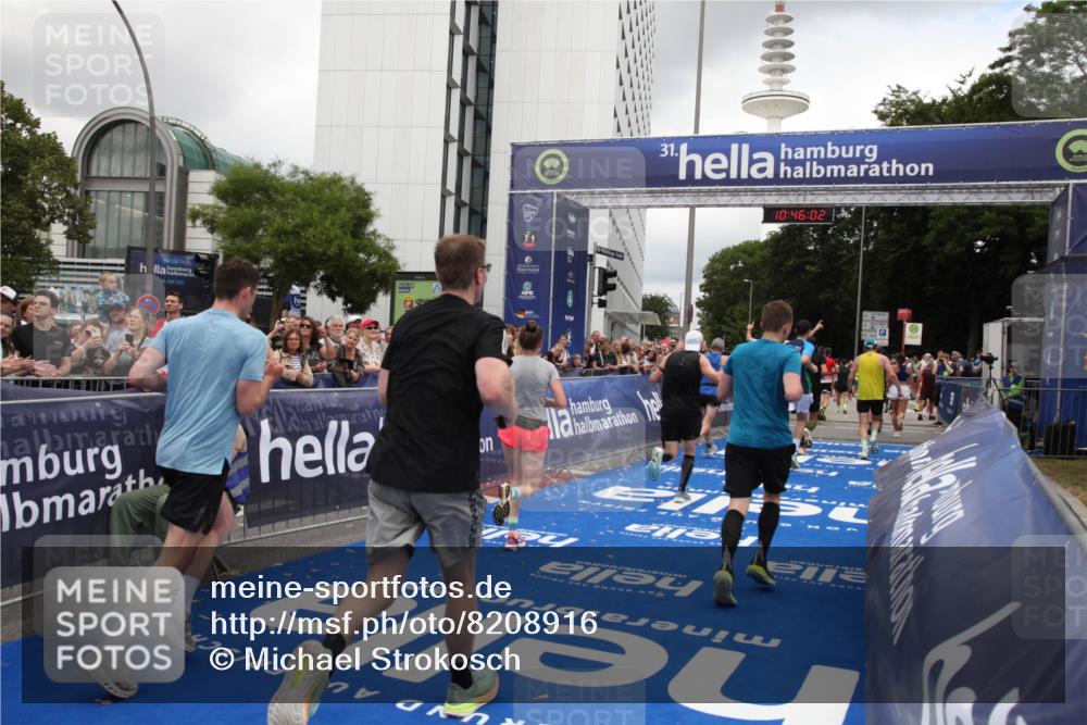 29.06.2025 - hella hamburg halbmarathon Michael Strokosch http://msf.ph/oto/8208916 29.06.2025 10:46:01 Ziel 2189, 3477, 4277, 6532, 8269, 8577, 8871, 10792, 11821, 12084, 14462, 14911, 15149, 17008, 18185, 19116 meine-sportfotos.de
