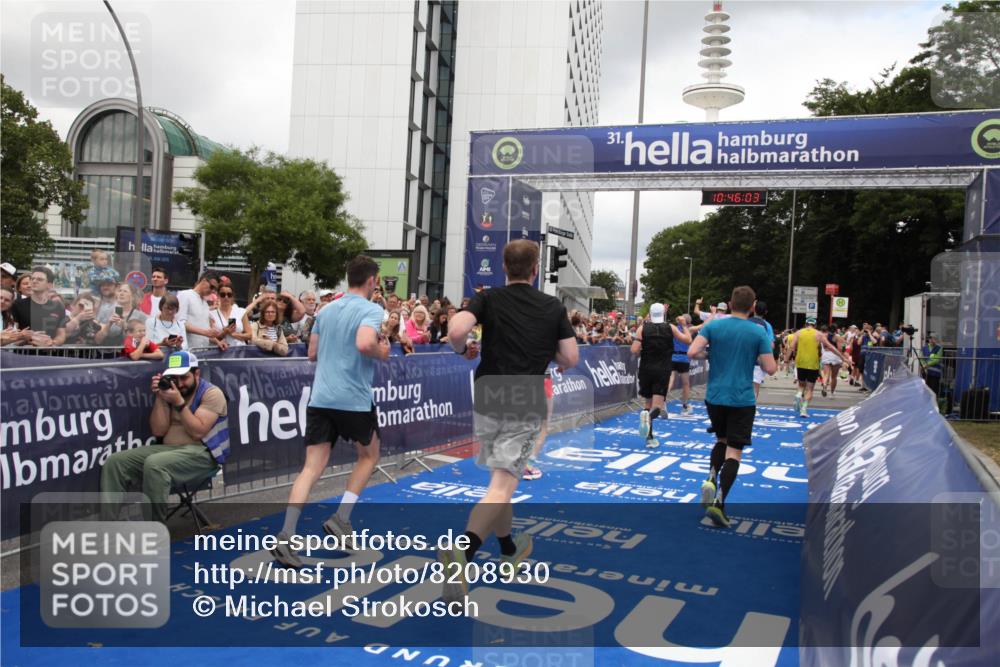 29.06.2025 - hella hamburg halbmarathon Michael Strokosch http://msf.ph/oto/8208930 29.06.2025 10:46:02 Ziel 2189, 4277, 5648, 6532, 8269, 8577, 8871, 10792, 11821, 11936, 12084, 14462, 14911, 15149, 17008, 18081, 18185, 19116 meine-sportfotos.de