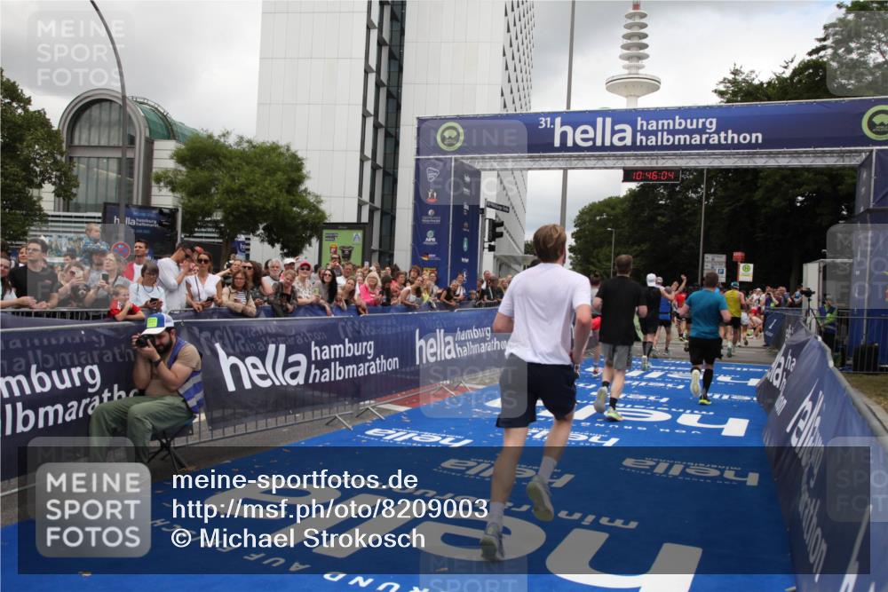 29.06.2025 - hella hamburg halbmarathon Michael Strokosch http://msf.ph/oto/8209003 29.06.2025 10:46:03 Ziel 2189, 4277, 5648, 6532, 8269, 8577, 8871, 11936, 12084, 12269, 14462, 14911, 15149, 17008, 18081, 18185, 19116 meine-sportfotos.de