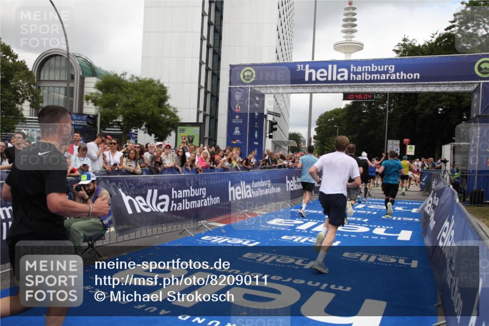 29.06.2025 - hella hamburg halbmarathon Michael Strokosch http://msf.ph/oto/8209011 29.06.2025 10:46:03 Ziel 2189, 4277, 5648, 6532, 8269, 8577, 8871, 11936, 12084, 12269, 14462, 14911, 15149, 17008, 18081, 18185, 19116 meine-sportfotos.de
