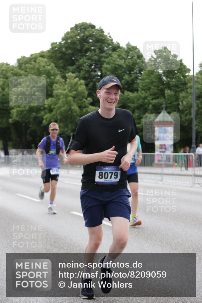 29.06.2025 - hella hamburg halbmarathon Jannik Wohlers http://msf.ph/oto/8209059 29.06.2025 10:26:14 Lombardsbrücke 1300, 2643, 4507, 4509, 4844, 6625, 6905, 8079, 9186, 11270, 11740, 12126, 13264, 14930, 15027, 15807, 15878, 16788, 17300, 17675, 18074, 18087, 18516 meine-sportfotos.de