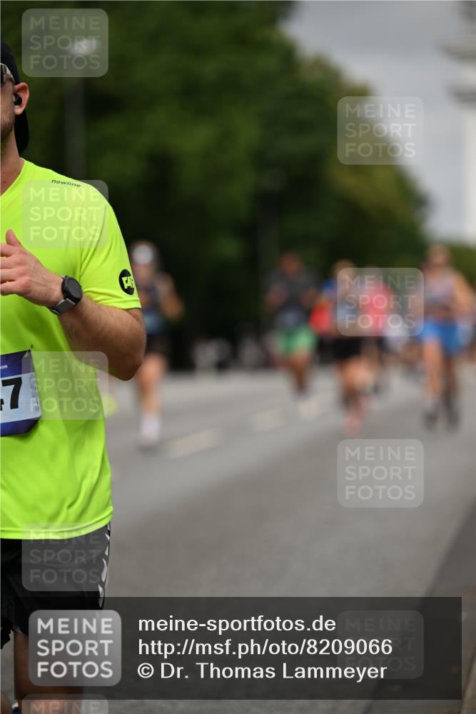 29.06.2025 - hella hamburg halbmarathon Dr. Thomas Lammeyer http://msf.ph/oto/8209066 29.06.2025 10:12:22 Kennedybrücke 1427, 1527, 2190, 2309, 4228, 4864, 5100, 5347, 6100, 6918, 9071 meine-sportfotos.de