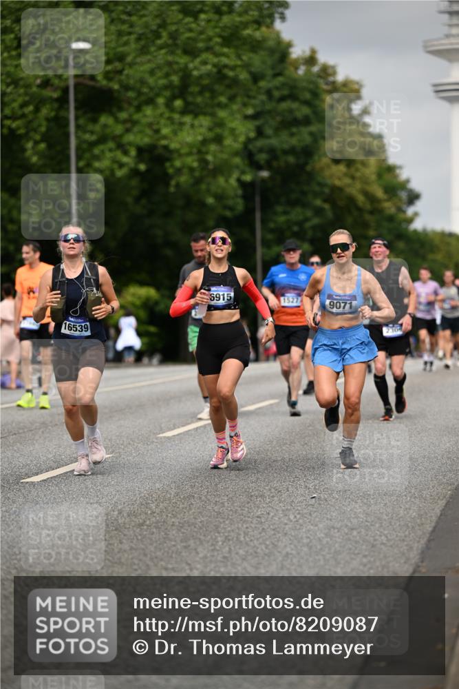 29.06.2025 - hella hamburg halbmarathon Dr. Thomas Lammeyer http://msf.ph/oto/8209087 29.06.2025 10:12:24 Kennedybrücke 1427, 1527, 2190, 2309, 4228, 4864, 5100, 5347, 6100, 6918, 9071, 9616, 9966 meine-sportfotos.de