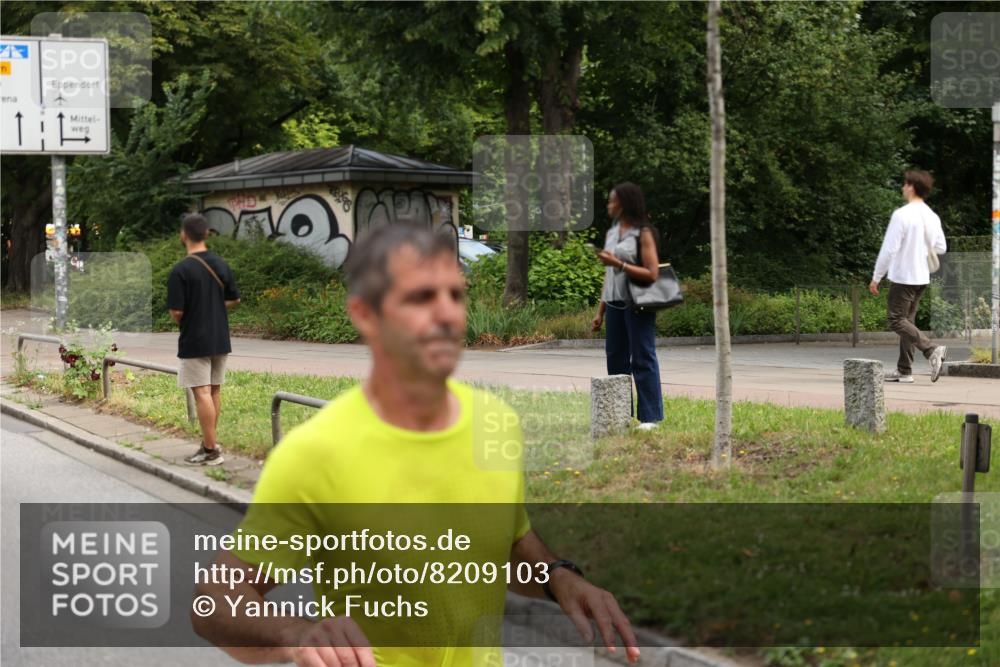 29.06.2025 - hella hamburg halbmarathon Yannick Fuchs http://msf.ph/oto/8209103 29.06.2025 10:45:05 20KM 1366, 1461, 2207, 2411, 2540, 2880, 3654, 4077, 4816, 5018, 5336, 5600, 7052, 7134, 7369, 8117, 8205, 8261, 8508, 8819, 9057, 10057, 10215, 10508, 10603, 11214, 11422, 11512, 11733, 12016, 12778, 12949, 13073, 13808, 14125, 15480, 15720, 15871, 16285, 16291, 16907, 17129, 17221, 17823, 18006, 18182, 18413, 18489, 19007 meine-sportfotos.de