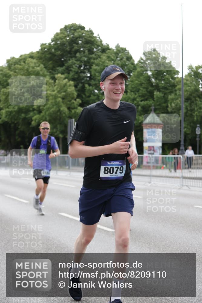 29.06.2025 - hella hamburg halbmarathon Jannik Wohlers http://msf.ph/oto/8209110 29.06.2025 10:26:14 Lombardsbrücke 1300, 2643, 4507, 4509, 4844, 6625, 6905, 8079, 9186, 11270, 11740, 12126, 13264, 14930, 15027, 15807, 15878, 16788, 17300, 17675, 18074, 18087, 18516 meine-sportfotos.de