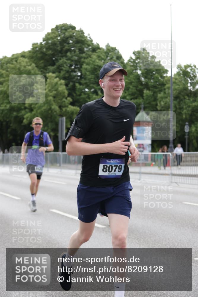 29.06.2025 - hella hamburg halbmarathon Jannik Wohlers http://msf.ph/oto/8209128 29.06.2025 10:26:14 Lombardsbrücke 1300, 2643, 4507, 4509, 4844, 6625, 6905, 8079, 9186, 11270, 11740, 12126, 13264, 14930, 15027, 15807, 15878, 16788, 17300, 17675, 18074, 18087, 18516 meine-sportfotos.de