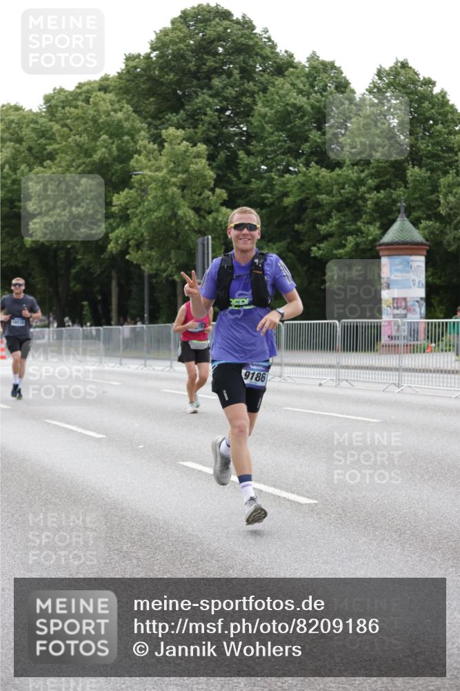 29.06.2025 - hella hamburg halbmarathon Jannik Wohlers http://msf.ph/oto/8209186 29.06.2025 10:26:15 Lombardsbrücke 2643, 4507, 4509, 4844, 6625, 6905, 8079, 9186, 11270, 11740, 12071, 12126, 13264, 14930, 15027, 15807, 15878, 16788, 17300, 17675, 18074, 18087, 18516 meine-sportfotos.de