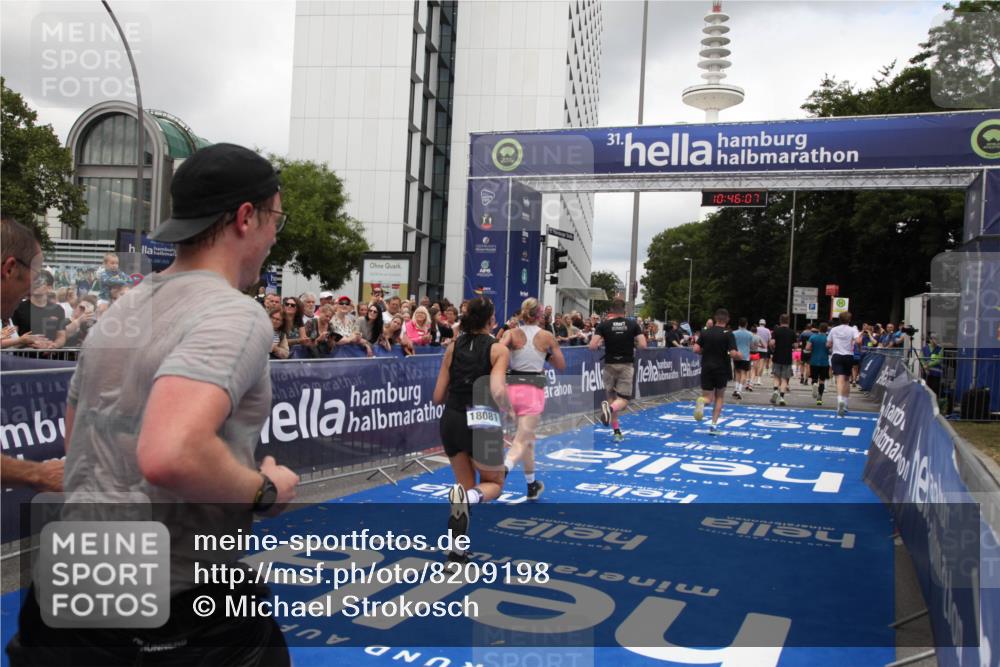 29.06.2025 - hella hamburg halbmarathon Michael Strokosch http://msf.ph/oto/8209198 29.06.2025 10:46:06 Ziel 2189, 5648, 6460, 8269, 8577, 8871, 9585, 11936, 12084, 12269, 13630, 14462, 14804, 17008, 18081 meine-sportfotos.de