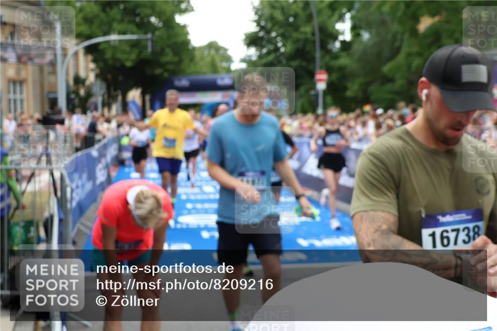 29.06.2025 - hella hamburg halbmarathon Zöllner http://msf.ph/oto/8209216 29.06.2025 10:49:46 Ziel 2504, 2706, 2937, 3060, 3543, 5894, 5978, 6115, 6125, 7332, 9463, 9551, 9619, 9723, 9924, 13159, 14794, 16843, 16877, 17282, 17753, 18058, 18451, 18926 meine-sportfotos.de