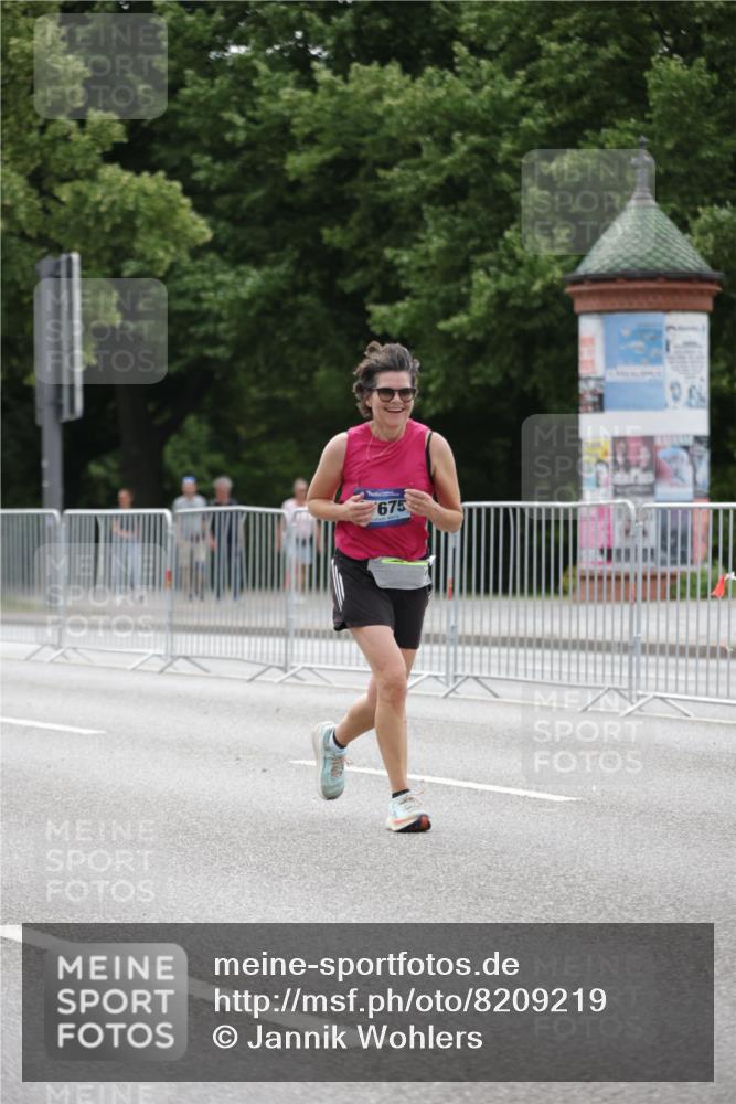 29.06.2025 - hella hamburg halbmarathon Jannik Wohlers http://msf.ph/oto/8209219 29.06.2025 10:26:16 Lombardsbrücke 2643, 4507, 4509, 6625, 7069, 8079, 9186, 11270, 11740, 12071, 12126, 13264, 14930, 15027, 15807, 15878, 16788, 17300, 17675, 18074, 18087, 18516 meine-sportfotos.de