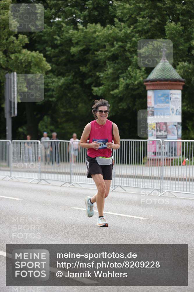 29.06.2025 - hella hamburg halbmarathon Jannik Wohlers http://msf.ph/oto/8209228 29.06.2025 10:26:16 Lombardsbrücke 2643, 4507, 4509, 6625, 7069, 8079, 9186, 11270, 11740, 12071, 12126, 13264, 14930, 15027, 15807, 15878, 16788, 17300, 17675, 18074, 18087, 18516 meine-sportfotos.de