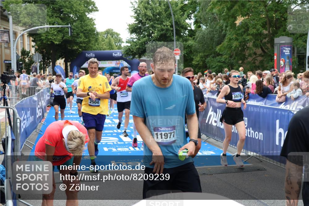 29.06.2025 - hella hamburg halbmarathon Zöllner http://msf.ph/oto/8209239 29.06.2025 10:49:47 Ziel 2504, 2706, 3060, 3543, 5894, 5978, 6115, 6125, 7332, 9463, 9551, 9619, 9723, 9924, 11975, 13159, 14794, 16843, 16877, 17282, 17753, 18058, 18451, 18926 meine-sportfotos.de
