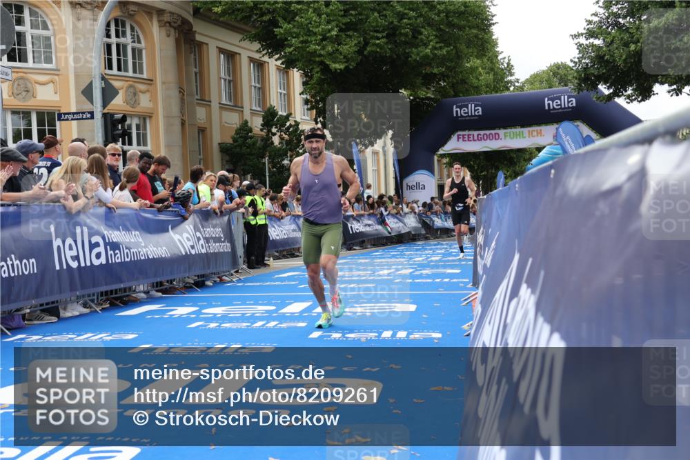 29.06.2025 - hella hamburg halbmarathon Strokosch-Dieckow http://msf.ph/oto/8209261 29.06.2025 10:20:59 Ziel 6530, 16120, 19075 meine-sportfotos.de