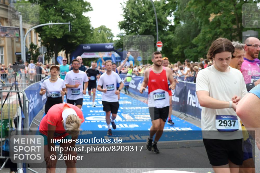 29.06.2025 - hella hamburg halbmarathon Zöllner http://msf.ph/oto/8209317 29.06.2025 10:49:48 Ziel 2706, 3060, 3543, 5894, 6115, 6125, 7332, 9551, 9619, 9723, 9924, 11975, 13159, 14794, 16843, 16877, 17282, 17753, 18058, 18451, 18926 meine-sportfotos.de