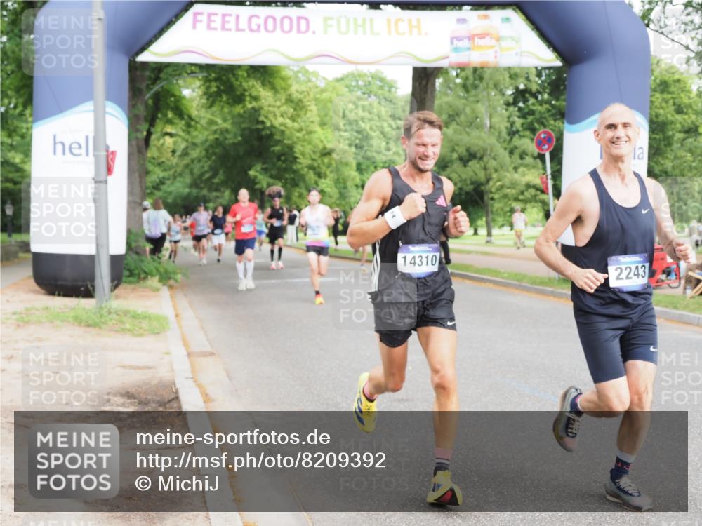 29.06.2025 - hella hamburg halbmarathon MichiJ http://msf.ph/oto/8209392 29.06.2025 10:22:53 Zwischen KM18-KM19 2243, 4246, 9345, 10865, 14310, 17802 meine-sportfotos.de