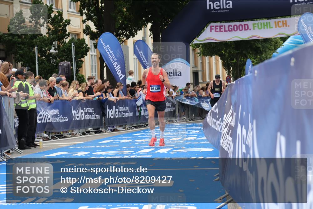29.06.2025 - hella hamburg halbmarathon Strokosch-Dieckow http://msf.ph/oto/8209427 29.06.2025 10:21:05 Ziel 6530, 14717, 16120 meine-sportfotos.de