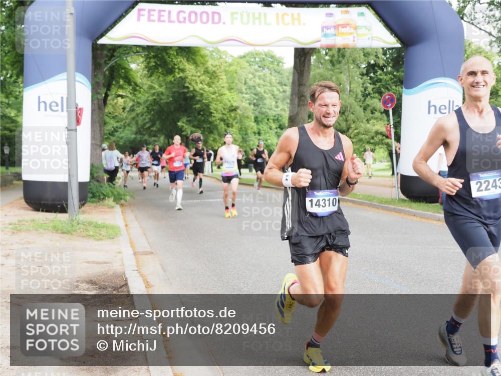 29.06.2025 - hella hamburg halbmarathon MichiJ http://msf.ph/oto/8209456 29.06.2025 10:22:53 Zwischen KM18-KM19 2243, 4246, 9345, 10865, 14310, 17802 meine-sportfotos.de
