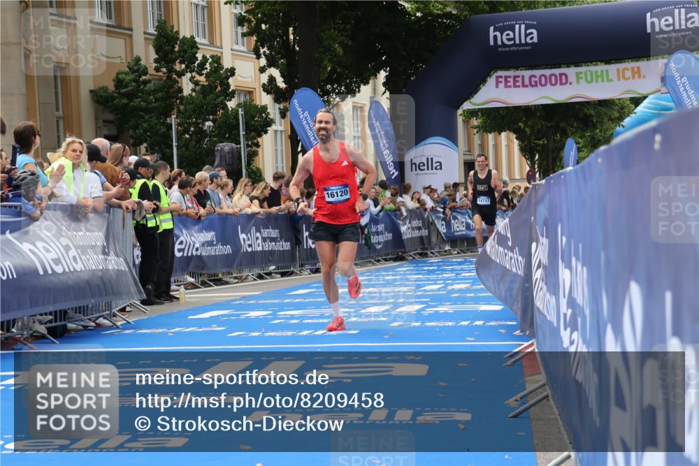 29.06.2025 - hella hamburg halbmarathon Strokosch-Dieckow http://msf.ph/oto/8209458 29.06.2025 10:21:06 Ziel 6530, 14717, 16120 meine-sportfotos.de