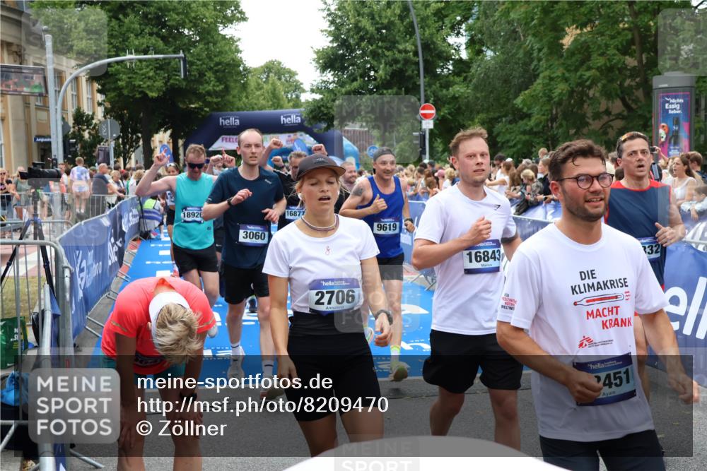 29.06.2025 - hella hamburg halbmarathon Zöllner http://msf.ph/oto/8209470 29.06.2025 10:49:50 Ziel 3060, 3543, 4017, 5460, 5894, 6125, 7332, 9126, 9200, 9551, 9619, 9723, 9924, 11975, 13159, 13463, 14794, 16800, 16877, 17282, 17753, 18926, 19122 meine-sportfotos.de