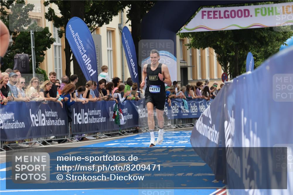 29.06.2025 - hella hamburg halbmarathon Strokosch-Dieckow http://msf.ph/oto/8209471 29.06.2025 10:21:08 Ziel 14717, 16120 meine-sportfotos.de