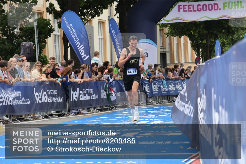 29.06.2025 - hella hamburg halbmarathon Strokosch-Dieckow http://msf.ph/oto/8209486 29.06.2025 10:21:08 Ziel 14717, 16120 meine-sportfotos.de
