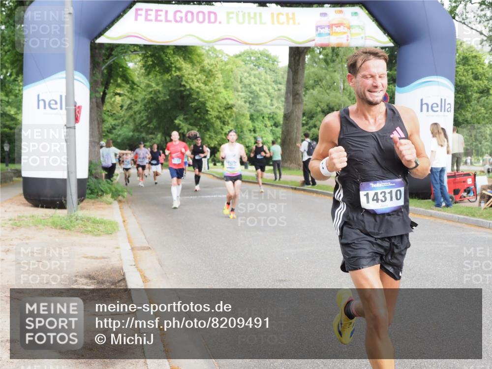 29.06.2025 - hella hamburg halbmarathon MichiJ http://msf.ph/oto/8209491 29.06.2025 10:22:54 Zwischen KM18-KM19 2243, 4246, 9345, 10865, 14310, 17802 meine-sportfotos.de
