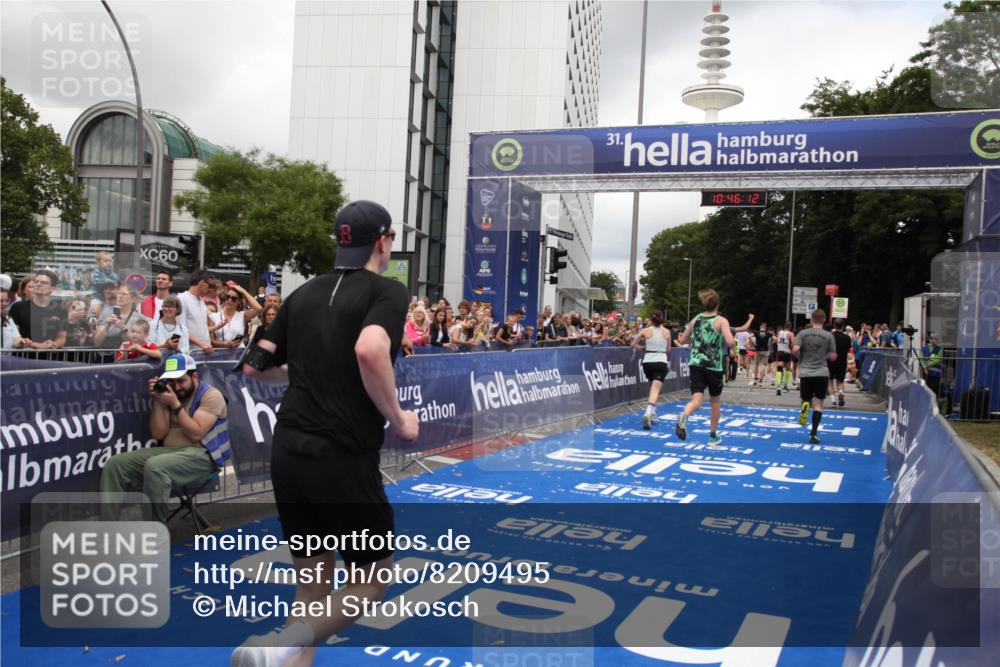 29.06.2025 - hella hamburg halbmarathon Michael Strokosch http://msf.ph/oto/8209495 29.06.2025 10:46:11 Ziel 1759, 2707, 3087, 5648, 6460, 7450, 7961, 9585, 11125, 11936, 12269, 13630, 14804, 16136, 16466, 16475, 18081, 18702 meine-sportfotos.de