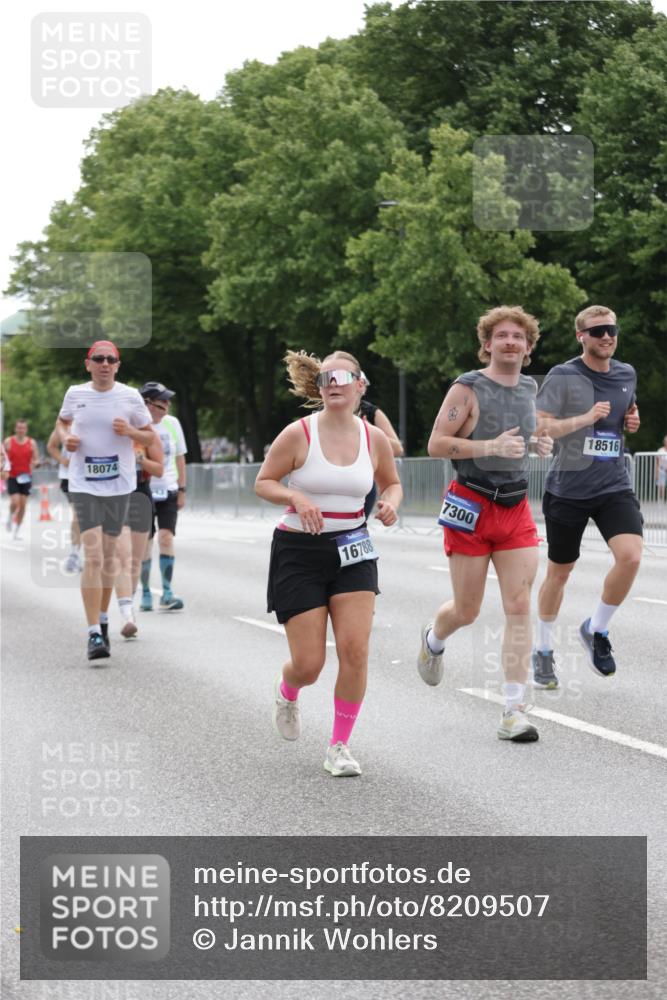 29.06.2025 - hella hamburg halbmarathon Jannik Wohlers http://msf.ph/oto/8209507 29.06.2025 10:26:18 Lombardsbrücke 2643, 4507, 4509, 6625, 7069, 8079, 9186, 11270, 11740, 12071, 12126, 15027, 15807, 15878, 16788, 17300, 17675, 18074, 18087, 18516 meine-sportfotos.de