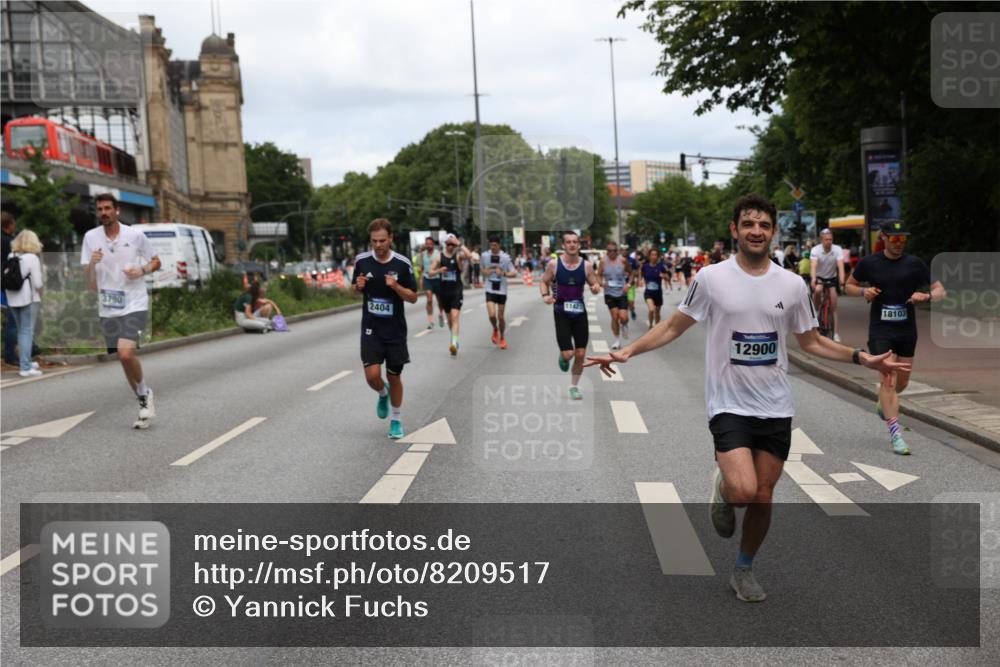 29.06.2025 - hella hamburg halbmarathon Yannick Fuchs http://msf.ph/oto/8209517 29.06.2025 10:32:21 20KM 1505, 2404, 3480, 3790, 5042, 5791, 5923, 6047, 7152, 7154, 9017, 9944, 10793, 10922, 11106, 11423, 12739, 12900, 13148, 13372, 13595, 13900, 15303, 15382, 15888, 16698, 17726, 18103, 18193, 18216, 18277, 18357, 18986 meine-sportfotos.de