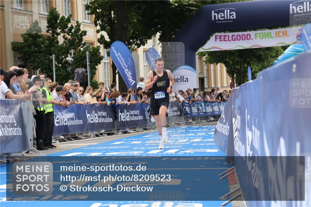 29.06.2025 - hella hamburg halbmarathon Strokosch-Dieckow http://msf.ph/oto/8209523 29.06.2025 10:21:09 Ziel 14717, 16120 meine-sportfotos.de
