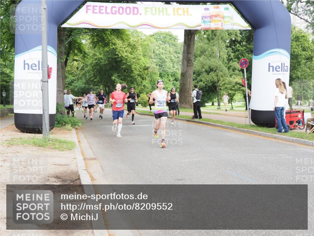 29.06.2025 - hella hamburg halbmarathon MichiJ http://msf.ph/oto/8209552 29.06.2025 10:22:54 Zwischen KM18-KM19 2243, 4246, 9345, 10865, 14310, 17802 meine-sportfotos.de