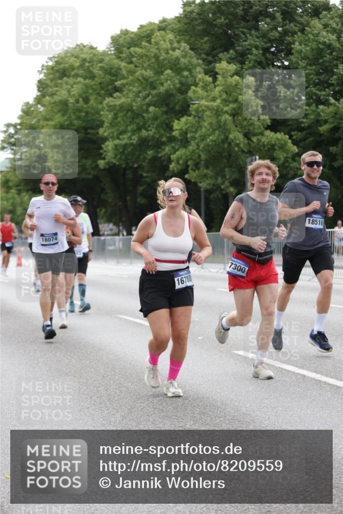 29.06.2025 - hella hamburg halbmarathon Jannik Wohlers http://msf.ph/oto/8209559 29.06.2025 10:26:18 Lombardsbrücke 2643, 4507, 4509, 6625, 7069, 8079, 9186, 11270, 11740, 12071, 12126, 15027, 15807, 15878, 16788, 17300, 17675, 18074, 18087, 18516 meine-sportfotos.de