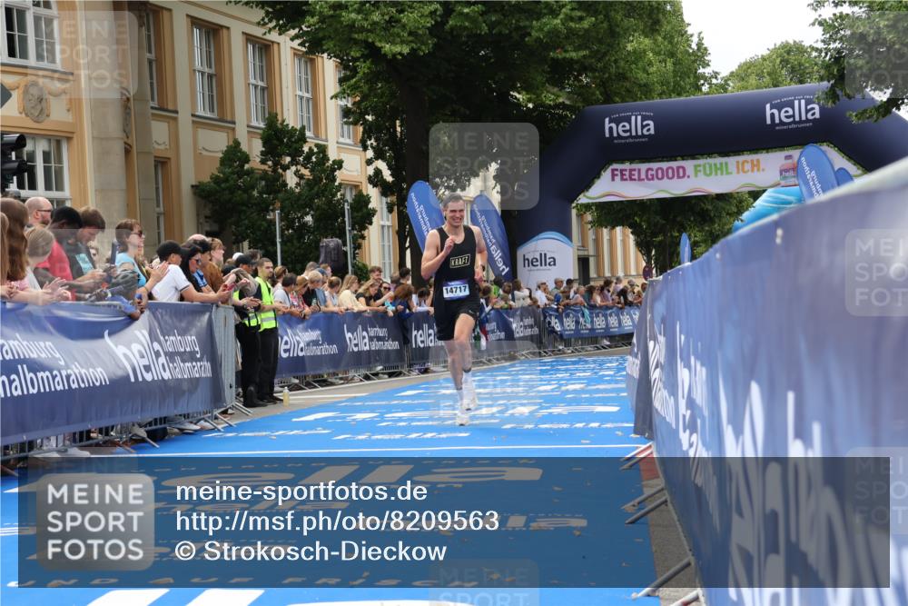 29.06.2025 - hella hamburg halbmarathon Strokosch-Dieckow http://msf.ph/oto/8209563 29.06.2025 10:21:09 Ziel 14717, 16120 meine-sportfotos.de