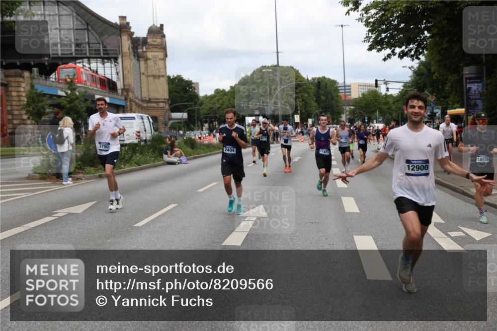 29.06.2025 - hella hamburg halbmarathon Yannick Fuchs http://msf.ph/oto/8209566 29.06.2025 10:32:22 20KM 1505, 2404, 3480, 3790, 5791, 5923, 7152, 7154, 9017, 9944, 10793, 10922, 11106, 11423, 12739, 12900, 13148, 13372, 13595, 13900, 15303, 15382, 15888, 16698, 17726, 18103, 18193, 18216, 18277, 18357, 18986 meine-sportfotos.de