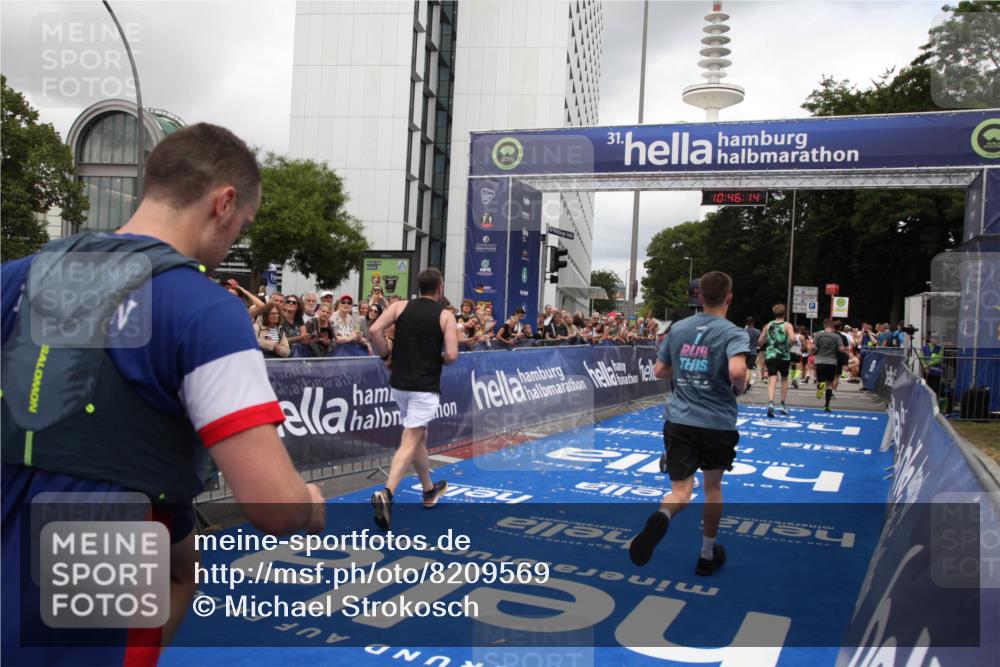 29.06.2025 - hella hamburg halbmarathon Michael Strokosch http://msf.ph/oto/8209569 29.06.2025 10:46:13 Ziel 1759, 2707, 3087, 6460, 7450, 7961, 9585, 11094, 11125, 13630, 14804, 16136, 16466, 16475, 18702, 18797 meine-sportfotos.de