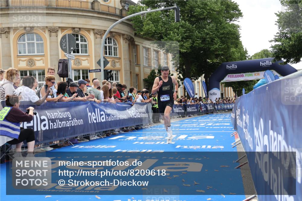 29.06.2025 - hella hamburg halbmarathon Strokosch-Dieckow http://msf.ph/oto/8209618 29.06.2025 10:21:11 Ziel 14717, 16120 meine-sportfotos.de