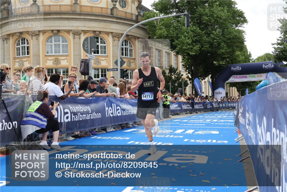 29.06.2025 - hella hamburg halbmarathon Strokosch-Dieckow http://msf.ph/oto/8209645 29.06.2025 10:21:11 Ziel 14717, 16120 meine-sportfotos.de