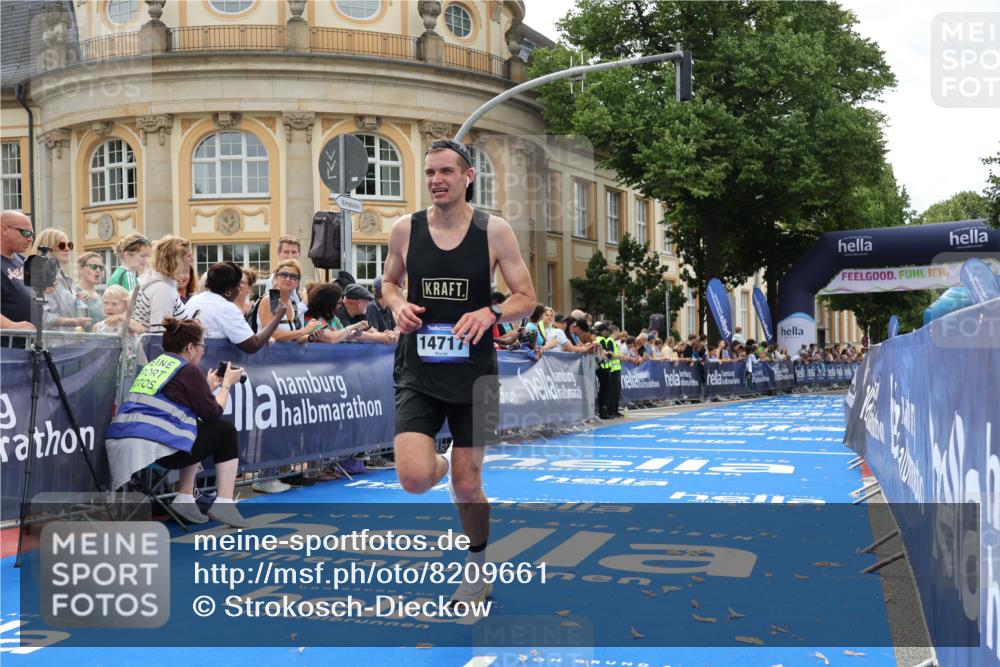 29.06.2025 - hella hamburg halbmarathon Strokosch-Dieckow http://msf.ph/oto/8209661 29.06.2025 10:21:12 Ziel 14717, 14933 meine-sportfotos.de