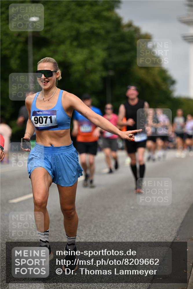29.06.2025 - hella hamburg halbmarathon Dr. Thomas Lammeyer http://msf.ph/oto/8209662 29.06.2025 10:12:27 Kennedybrücke 1527, 2190, 2309, 4864, 5100, 5347, 6100, 6590, 6918, 7453, 9071, 9616, 9966 meine-sportfotos.de