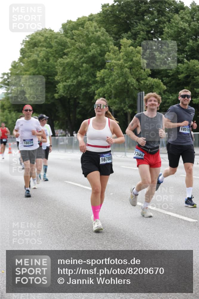 29.06.2025 - hella hamburg halbmarathon Jannik Wohlers http://msf.ph/oto/8209670 29.06.2025 10:26:18 Lombardsbrücke 2643, 4507, 4509, 6625, 7069, 8079, 9186, 11270, 11740, 12071, 12126, 15027, 15807, 15878, 16788, 17300, 17675, 18074, 18087, 18516 meine-sportfotos.de