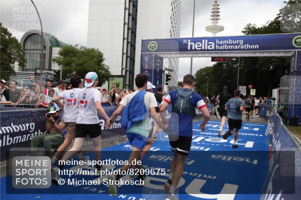 29.06.2025 - hella hamburg halbmarathon Michael Strokosch http://msf.ph/oto/8209675 29.06.2025 10:46:13 Ziel 1759, 2707, 3087, 6460, 7450, 7961, 9585, 11094, 11125, 13630, 14804, 16136, 16466, 16475, 18702, 18797 meine-sportfotos.de