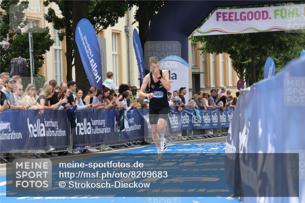 29.06.2025 - hella hamburg halbmarathon Strokosch-Dieckow http://msf.ph/oto/8209683 29.06.2025 10:21:18 Ziel 14933 meine-sportfotos.de