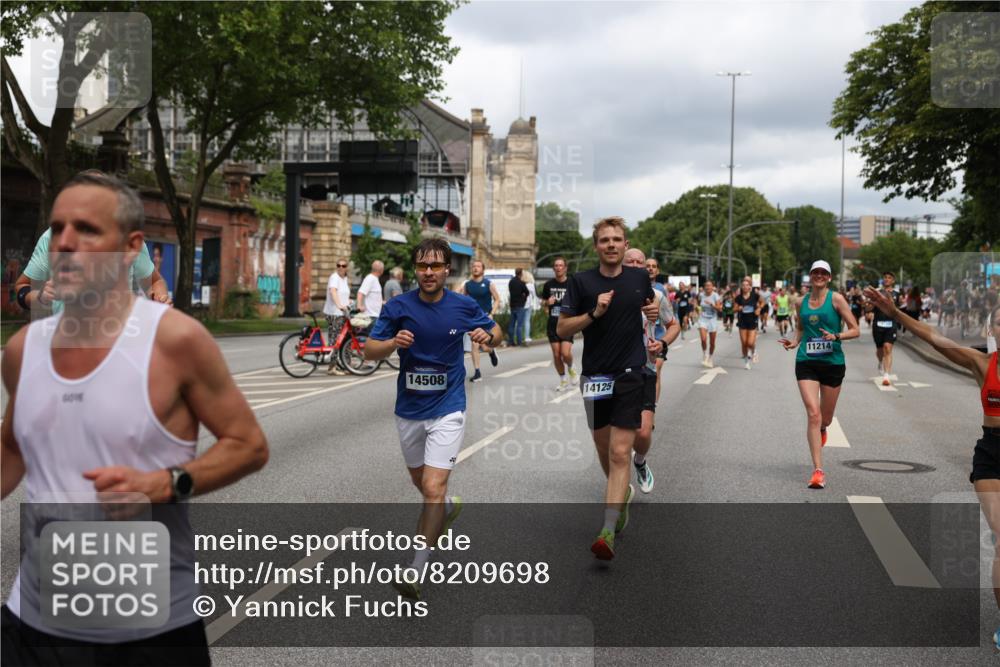 29.06.2025 - hella hamburg halbmarathon Yannick Fuchs http://msf.ph/oto/8209698 29.06.2025 10:45:08 20KM 1366, 1461, 2411, 2540, 2880, 4077, 4816, 5018, 5336, 5600, 7134, 7369, 7943, 8117, 8205, 8261, 8508, 8819, 8989, 10057, 10215, 10508, 10603, 11214, 11422, 11512, 11733, 12016, 12778, 12949, 13073, 13808, 14125, 15480, 15720, 15871, 16285, 16291, 16907, 17129, 17823, 18006, 18182, 18413, 18489, 19007 meine-sportfotos.de