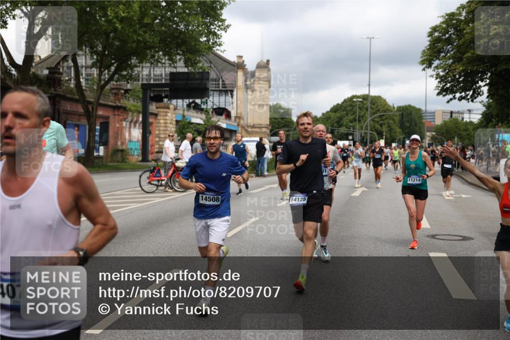29.06.2025 - hella hamburg halbmarathon Yannick Fuchs http://msf.ph/oto/8209707 29.06.2025 10:45:08 20KM 1366, 1461, 2411, 2540, 2880, 4077, 4816, 5018, 5336, 5600, 7134, 7369, 7943, 8117, 8205, 8261, 8508, 8819, 8989, 10057, 10215, 10508, 10603, 11214, 11422, 11512, 11733, 12016, 12778, 12949, 13073, 13808, 14125, 15480, 15720, 15871, 16285, 16291, 16907, 17129, 17823, 18006, 18182, 18413, 18489, 19007 meine-sportfotos.de