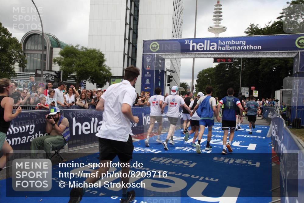 29.06.2025 - hella hamburg halbmarathon Michael Strokosch http://msf.ph/oto/8209716 29.06.2025 10:46:14 Ziel 1569, 1759, 2590, 2707, 3087, 6388, 7450, 7961, 9585, 10796, 11094, 11125, 13630, 16136, 16466, 16475, 18702, 18797 meine-sportfotos.de