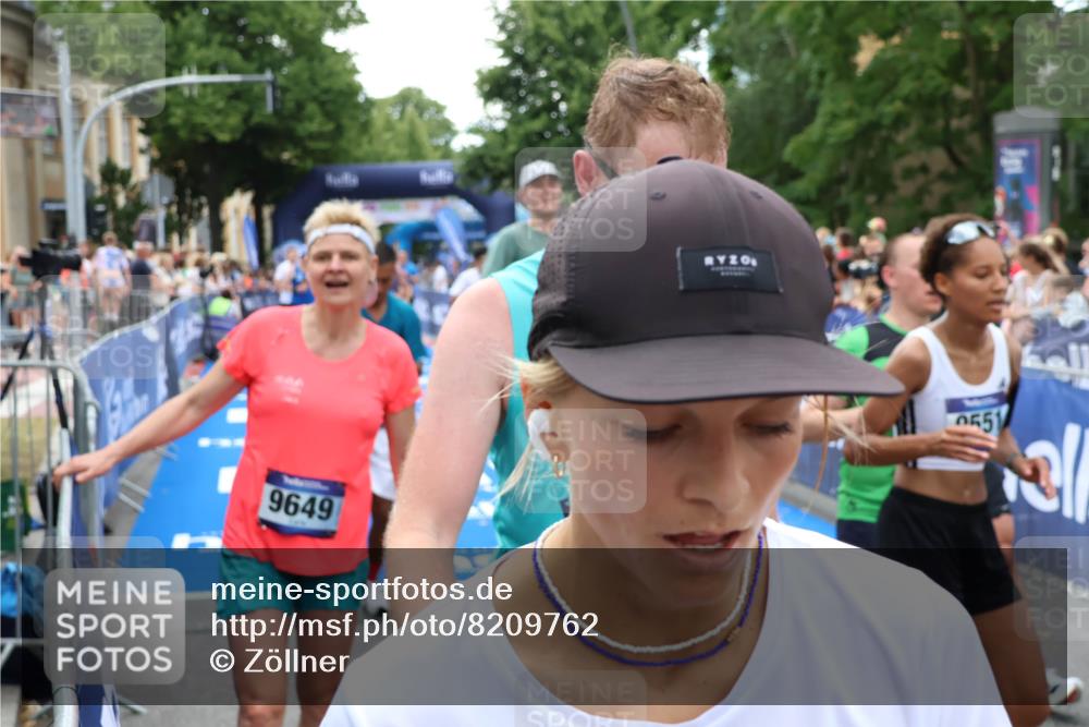 29.06.2025 - hella hamburg halbmarathon Zöllner http://msf.ph/oto/8209762 29.06.2025 10:49:54 Ziel 2540, 4017, 5460, 6125, 8455, 9126, 9200, 9491, 9597, 9924, 11975, 12527, 13463, 16800, 16887, 17753, 19109, 19122 meine-sportfotos.de