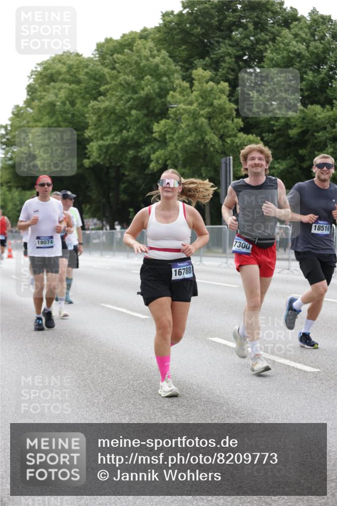 29.06.2025 - hella hamburg halbmarathon Jannik Wohlers http://msf.ph/oto/8209773 29.06.2025 10:26:19 Lombardsbrücke 2643, 4507, 4509, 6625, 7069, 8079, 9186, 11270, 11740, 12071, 15027, 15807, 15878, 16788, 17300, 17675, 18074, 18087, 18516 meine-sportfotos.de
