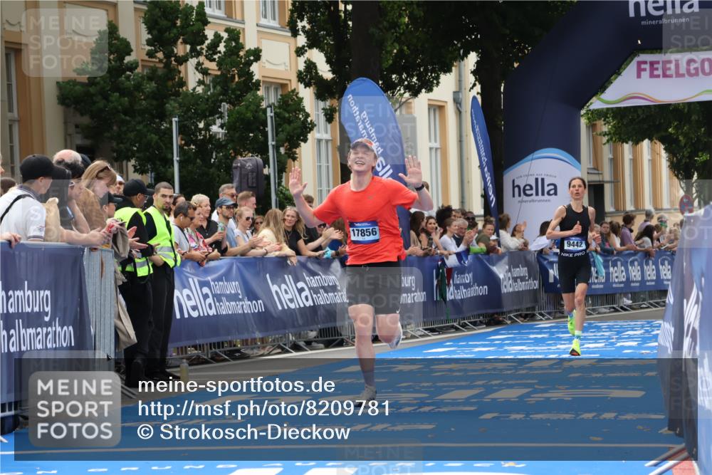 29.06.2025 - hella hamburg halbmarathon Strokosch-Dieckow http://msf.ph/oto/8209781 29.06.2025 10:21:32 Ziel 6559, 9442, 11965, 17856 meine-sportfotos.de