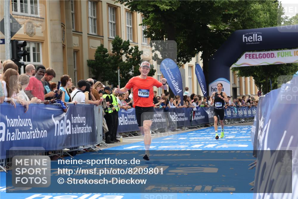 29.06.2025 - hella hamburg halbmarathon Strokosch-Dieckow http://msf.ph/oto/8209801 29.06.2025 10:21:33 Ziel 6559, 9442, 11965, 17856 meine-sportfotos.de