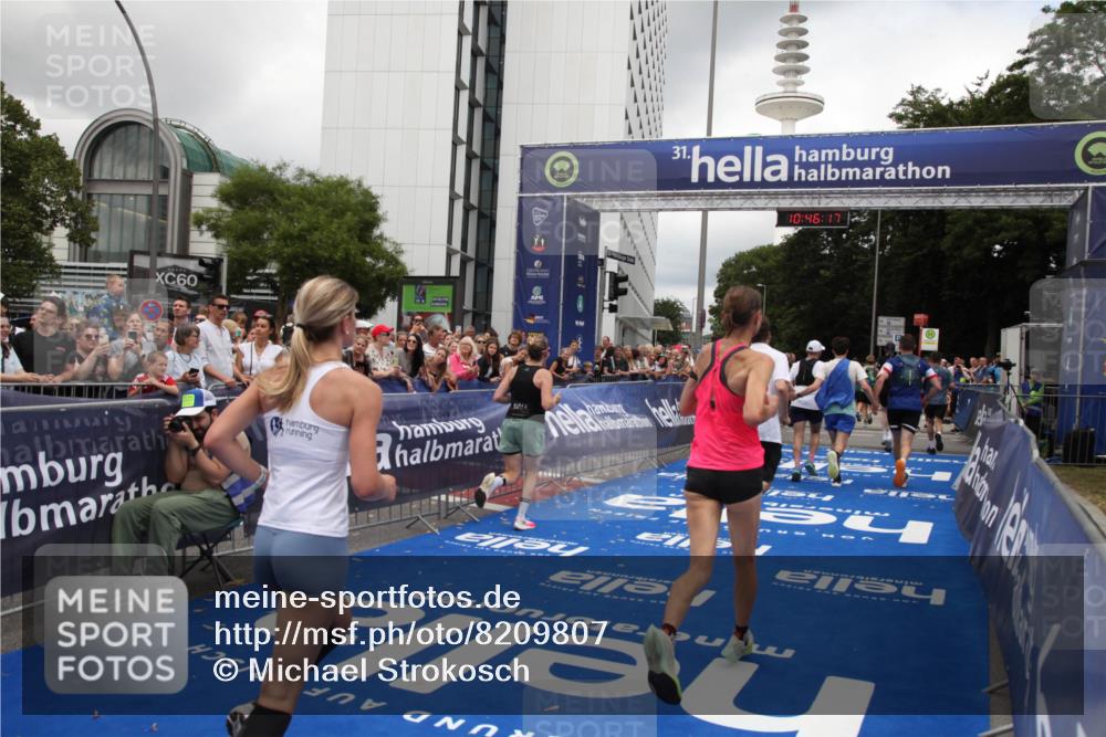 29.06.2025 - hella hamburg halbmarathon Michael Strokosch http://msf.ph/oto/8209807 29.06.2025 10:46:15 Ziel 1569, 1759, 2048, 2590, 2707, 3087, 4949, 6388, 7450, 7961, 10796, 11094, 11125, 16136, 16466, 16475, 17190, 18702, 18797 meine-sportfotos.de